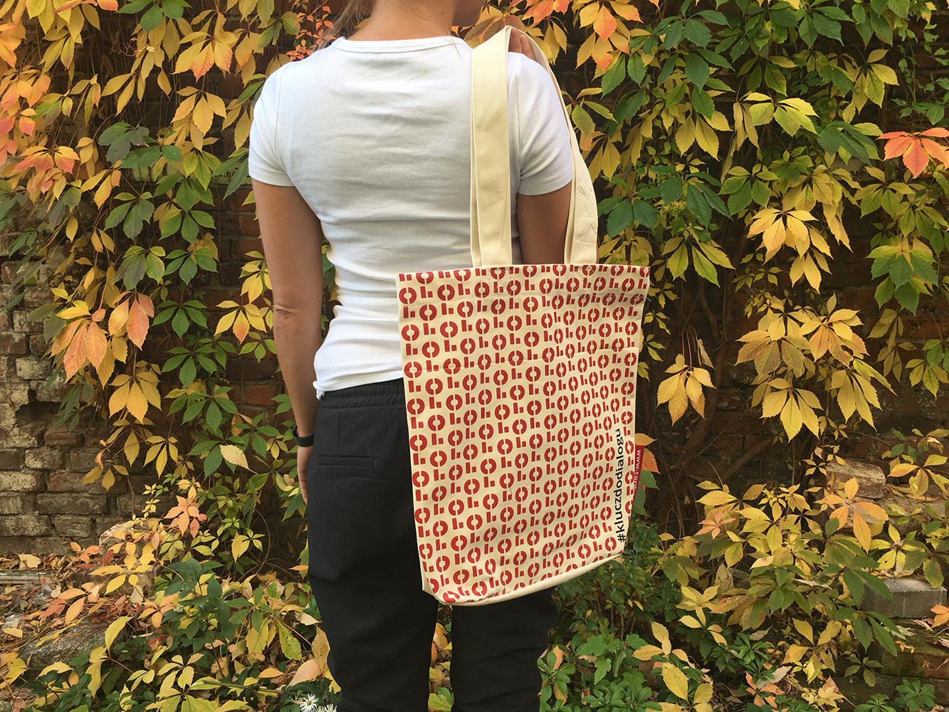 Klucz do dialogu zdjęcie na modelce