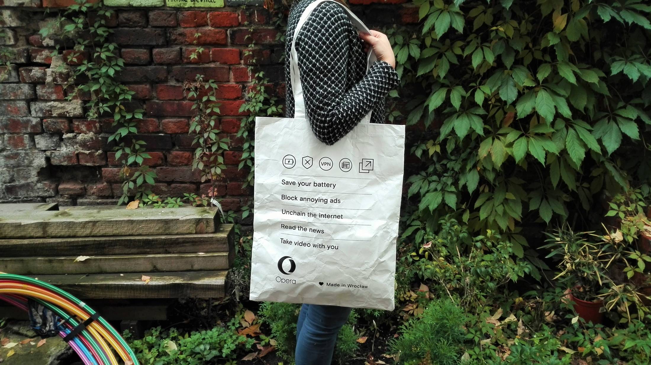 Opera biała - zbliżenie na produkt