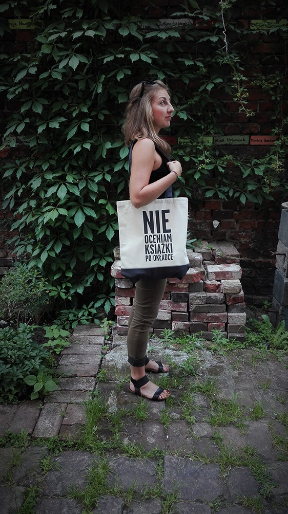 Nie oceniam książki po okładce - zdjęcie na modelce