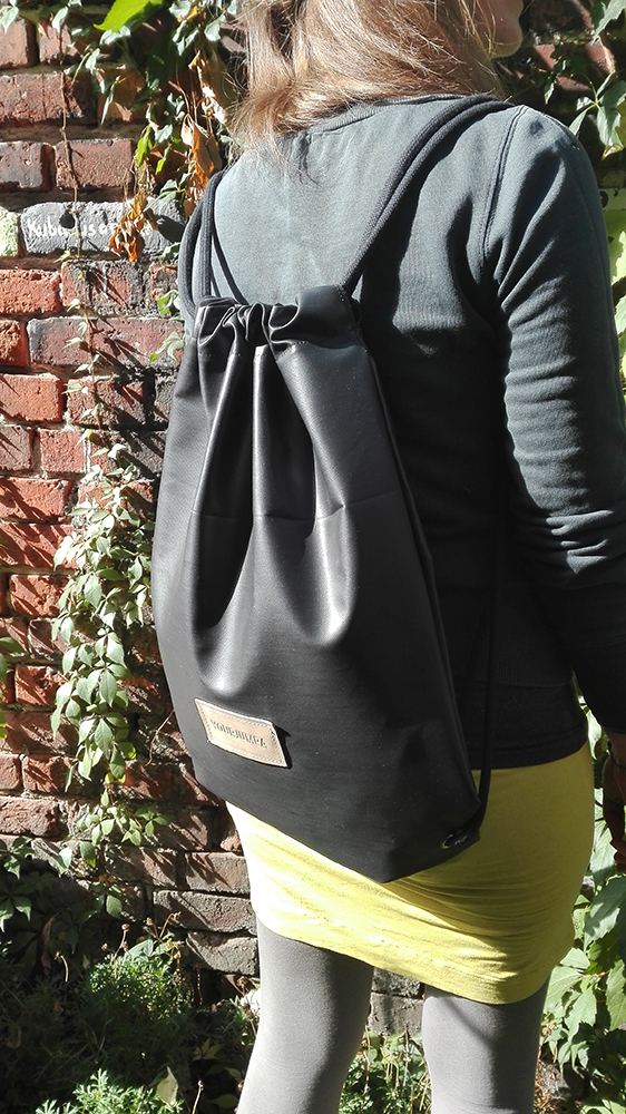 YOURJUMPA black - zdjęcie na modelce