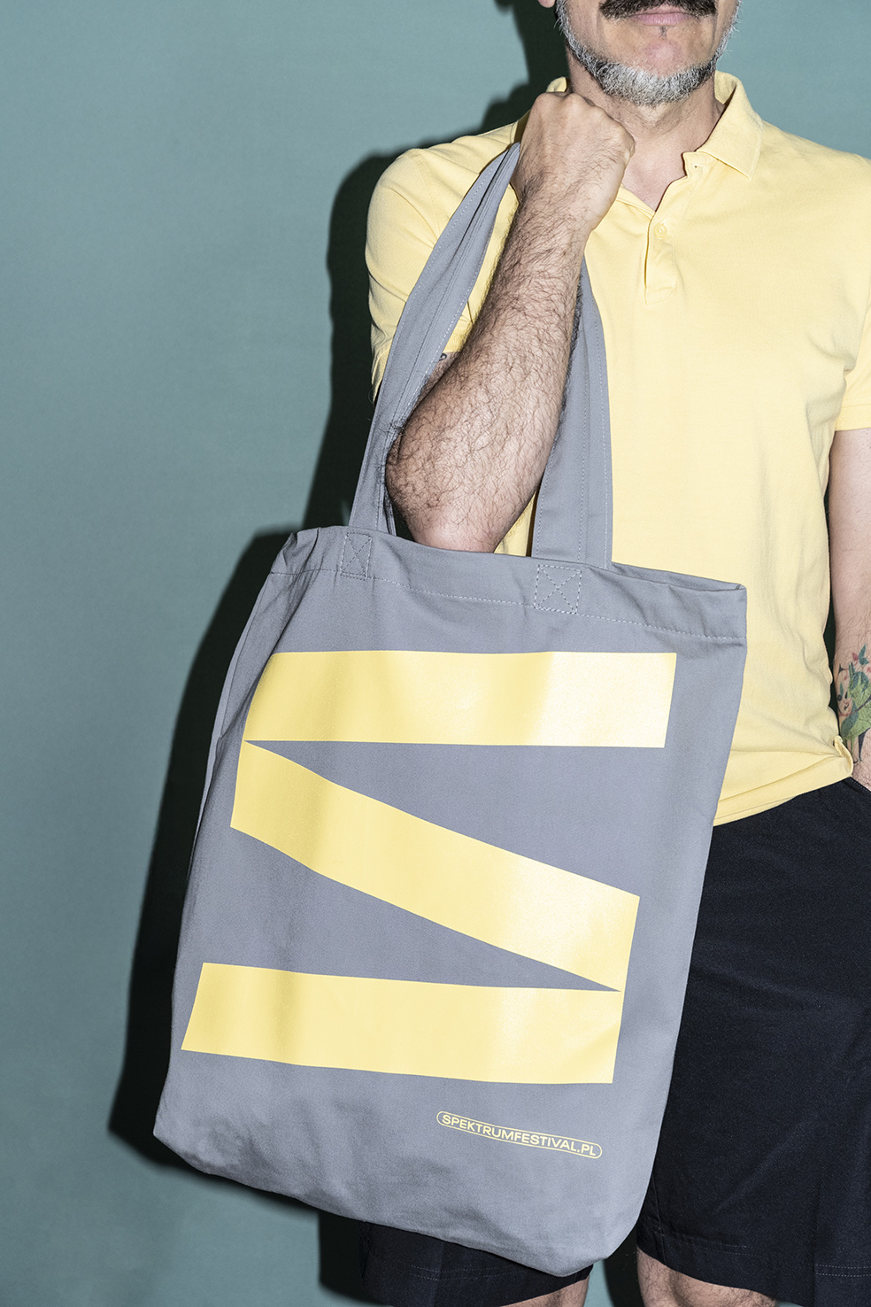 Torb oversize z nadrukiem typograficznym