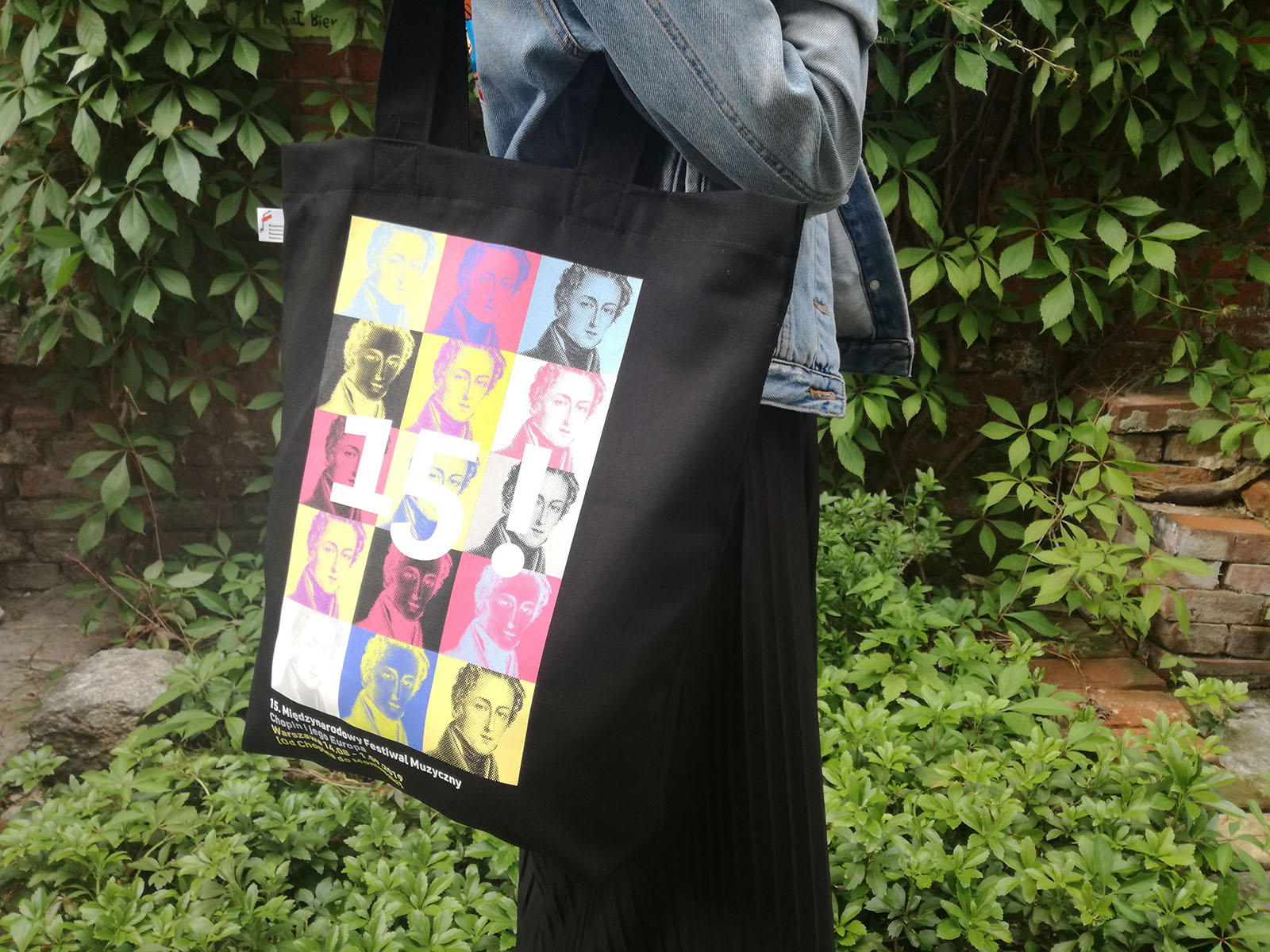 Chopin czarny - zbliżenie na nadruk