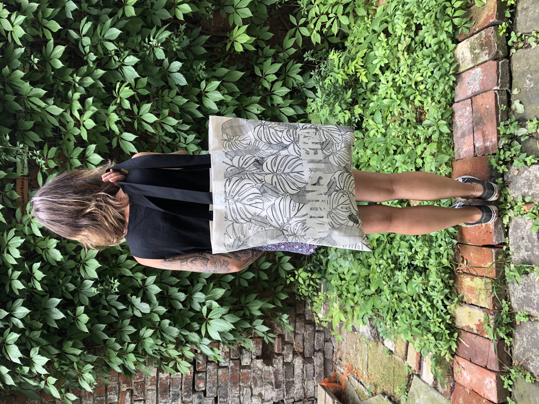 Monstera natural zdjęcie z modelką