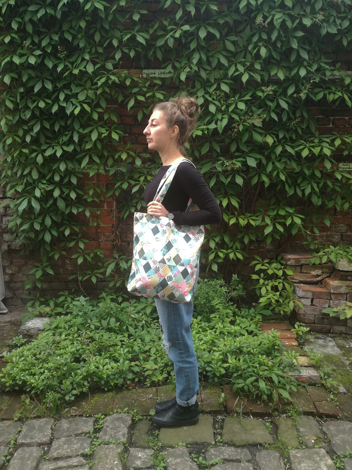 Flamingi - zdjęcie z modelką