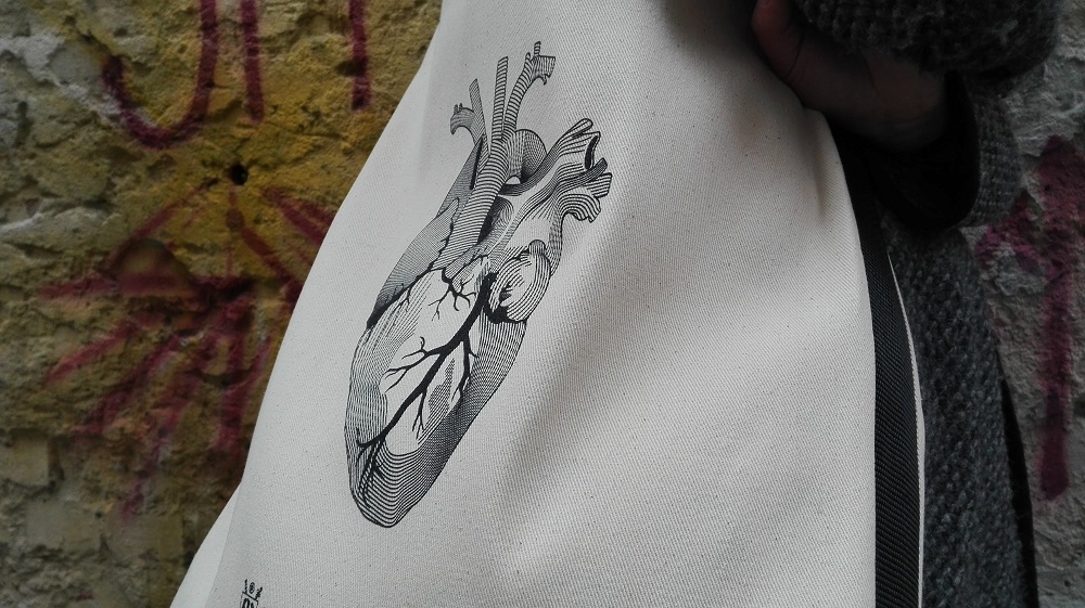 Serce - zbliżenie na nadruk